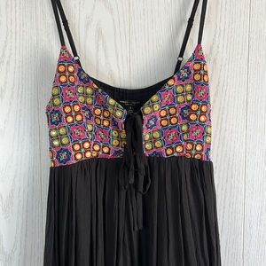 NWOT Romeo & Juliet Couture Embroidered Dress Black Size Small